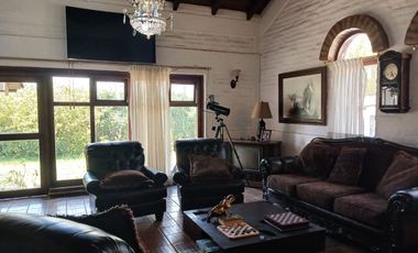 Se Vende Casa 912.35m2 Estilo Rústico en un terreno de Terreno de 2378 m2 en Ponceano Industrial