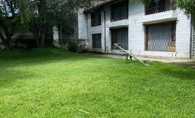 Se Vende  Casa con Piscina de 841.11 m2 de Construcción y   33.65 m2 construcción adicional en Terreno 2230m2  en Santa Lucía en Quito
