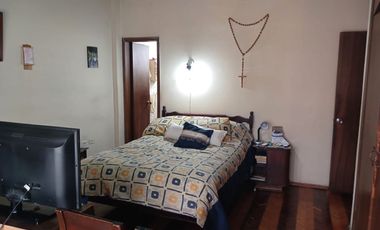 Se Vende Casa Independiente para Remodelación   de 2 plantas de 5 dormitorios  en la Concepción