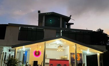 Se Vende Hostería en el Tena 4.380m2 de Terreno de Construcción 1472.54m2 y en obra gris 195m2 15 años de construcción