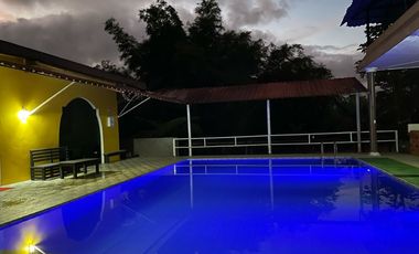 Se Vende Hostería en el Tena 4.380m2 de Terreno de Construcción 1472.54m2 y en obra gris 195m2 15 años de construcción