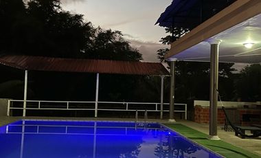 Se Vende Hostería en el Tena 4.380m2 de Terreno de Construcción 1472.54m2 y en obra gris 195m2 15 años de construcción