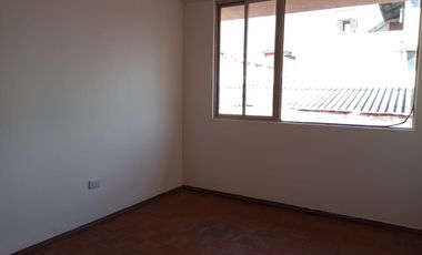 Se Vende Casa de 2 Plantas de 4 Dormitorios en el Sector la Concepción en Conjunto Habitacional