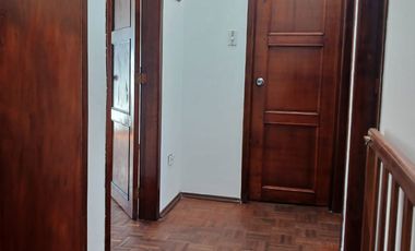 Se Vende Casa de 2 Plantas de 4 Dormitorios en el Sector la Concepción en Conjunto Habitacional