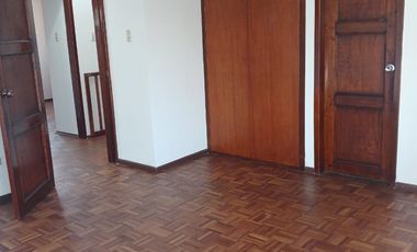 Se Vende Casa de 2 Plantas de 4 Dormitorios en el Sector la Concepción en Conjunto Habitacional