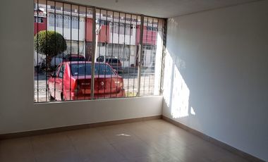 Se Vende Casa de 2 Plantas de 4 Dormitorios en el Sector la Concepción en Conjunto Habitacional
