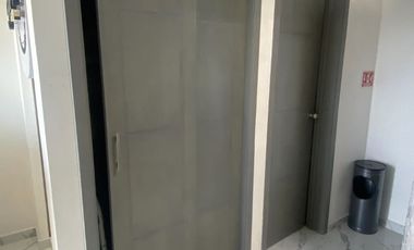 Venta local comercial, en pequeña plaza. Lateral Recta Cholula. Bello Horizonte