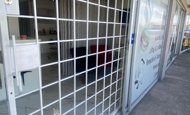 Venta local comercial, en pequeña plaza. Lateral Recta Cholula. Bello Horizonte