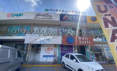 Venta local comercial, en pequeña plaza. Lateral Recta Cholula. Bello Horizonte