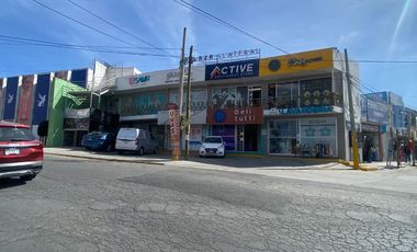Venta local comercial, en pequeña plaza. Lateral Recta Cholula. Bello Horizonte