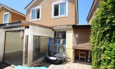 Se Vende Hermosa Casa en Calle Julio Onill, Buin