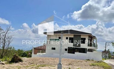 3-STOREY LUXURY HOUSE WITH POOL AT SPLENDIDO, LAUREL, BATANGAS