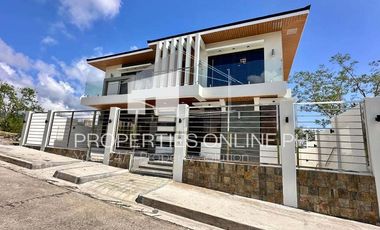 3-STOREY LUXURY HOUSE WITH POOL AT SPLENDIDO, LAUREL, BATANGAS