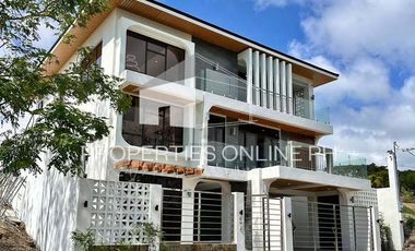 3-STOREY LUXURY HOUSE WITH POOL AT SPLENDIDO, LAUREL, BATANGAS