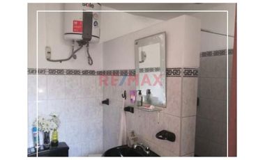 Casa De 2 Pisos En Venta Frente A Parque // ID: 1121338