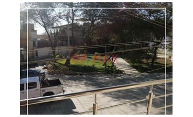 Casa De 2 Pisos En Venta Frente A Parque // ID: 1121338