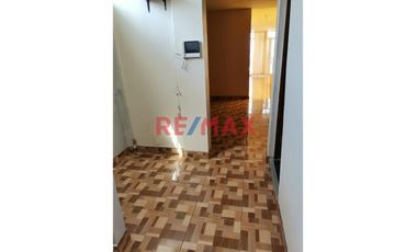 Casa De 2 Pisos En Venta Frente A Parque // ID: 1121338