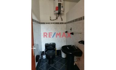 Casa De 2 Pisos En Venta Frente A Parque // ID: 1121338
