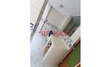 Casa De 2 Pisos En Venta Frente A Parque // ID: 1121338