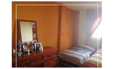 Casa De 2 Pisos En Venta Frente A Parque // ID: 1121338