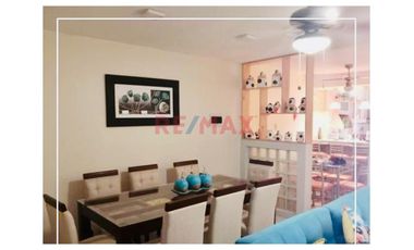 Casa De 2 Pisos En Venta Frente A Parque // ID: 1121338