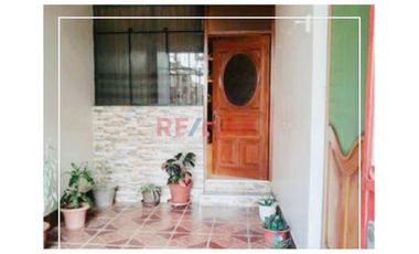 Casa De 2 Pisos En Venta Frente A Parque // ID: 1121338