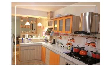 Casa De 2 Pisos En Venta Frente A Parque // ID: 1121338