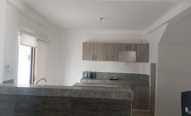 Casa de alquiler en la Urbanización La Joya, ave León Febres Cordero.