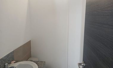 Casa de alquiler en la Urbanización La Joya, ave León Febres Cordero.