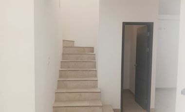 Casa de alquiler en la Urbanización La Joya, ave León Febres Cordero.