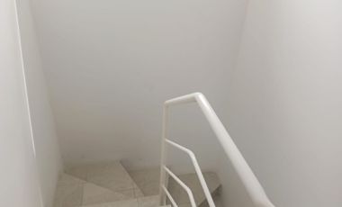 Casa de alquiler en la Urbanización La Joya, ave León Febres Cordero.