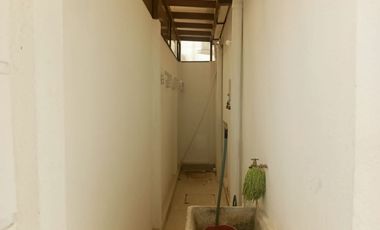 Casa de alquiler en la Urbanización La Joya, ave León Febres Cordero.