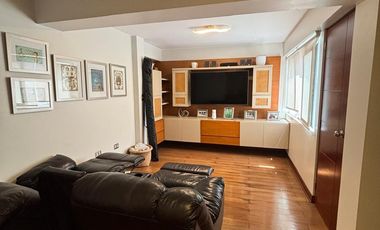 VENDO TRIPLEX 342M2 + 2 ESTACIONAMIENTOS EN URB. VALLE HERMOSO / SANTIAGO DE SURCO