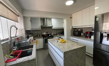 VENDO TRIPLEX 342M2 + 2 ESTACIONAMIENTOS EN URB. VALLE HERMOSO / SANTIAGO DE SURCO