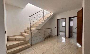Última casa en venta a espaldas Forum Tlaquepaque, Roof Garden, 3 recámaras