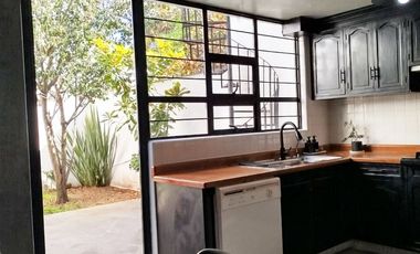 Casa con oficina integrada, zona privilegiada