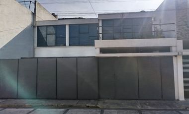 Casa con oficina integrada, zona privilegiada
