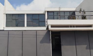 Casa con oficina integrada, zona privilegiada
