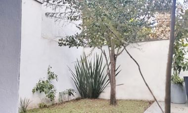 Casa con oficina integrada, zona privilegiada