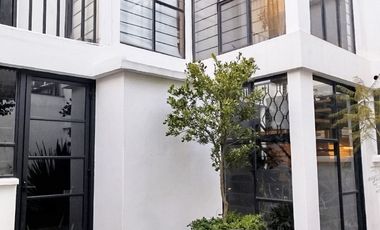 Casa con oficina integrada, zona privilegiada