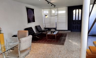 Casa con oficina integrada, zona privilegiada
