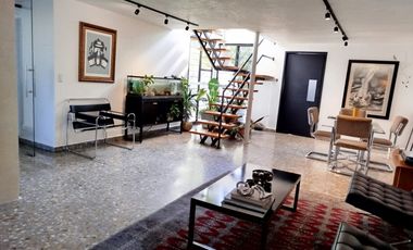 Casa con oficina integrada, zona privilegiada