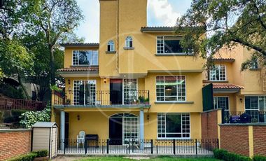 hermosa casa con jardín plano y salón de juegos en Club de golf Chiluca