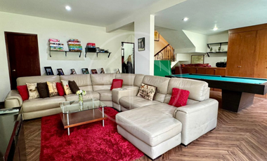hermosa casa con jardín plano y salón de juegos en Club de golf Chiluca