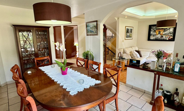 hermosa casa con jardín plano y salón de juegos en Club de golf Chiluca