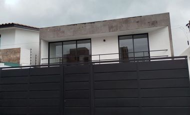 Casa en calle cerrada, zona El Castaño
