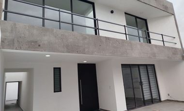 Casa en calle cerrada, zona El Castaño