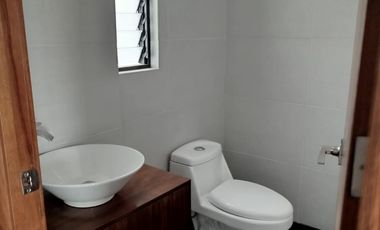 Casa en calle cerrada, zona El Castaño