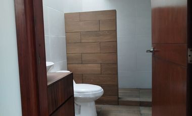 Casa en calle cerrada, zona El Castaño