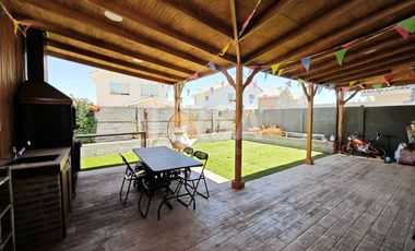 CASA 3 HABITACIONES, 3 BAÑOS EN CONDOMINIO CERRADO